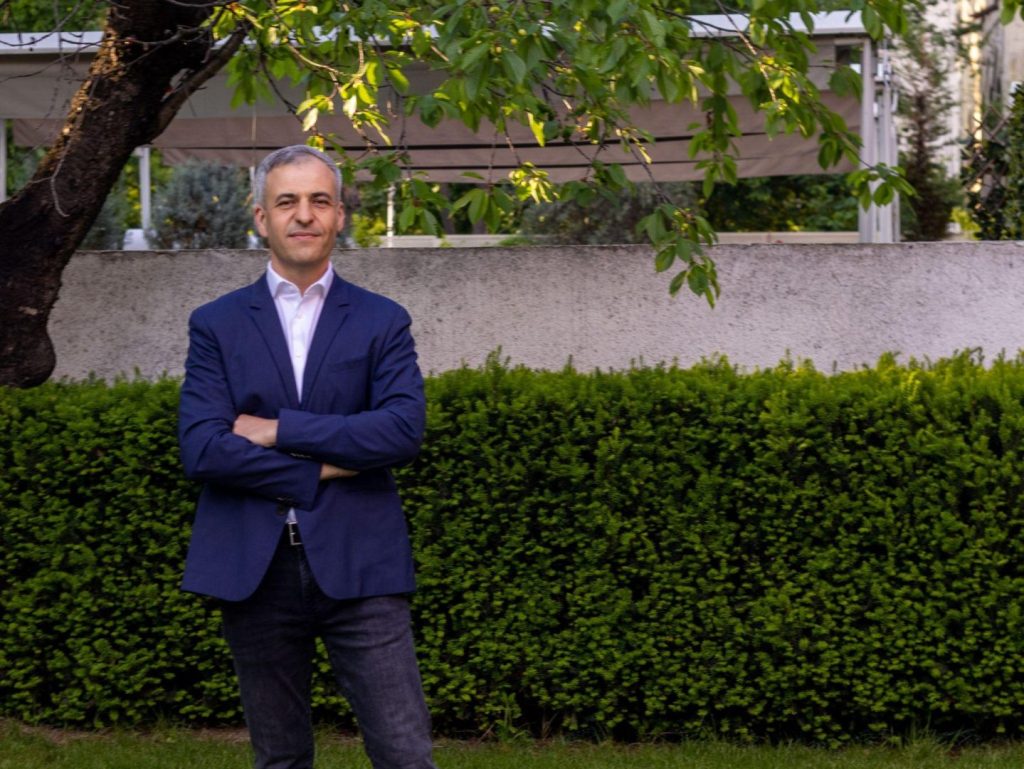 Valentin Bucheru de la REMAX Klass oferă consultanță specializată și recomandă hale clasa A integrate cu spațiu industrial pentru companii în expansiune